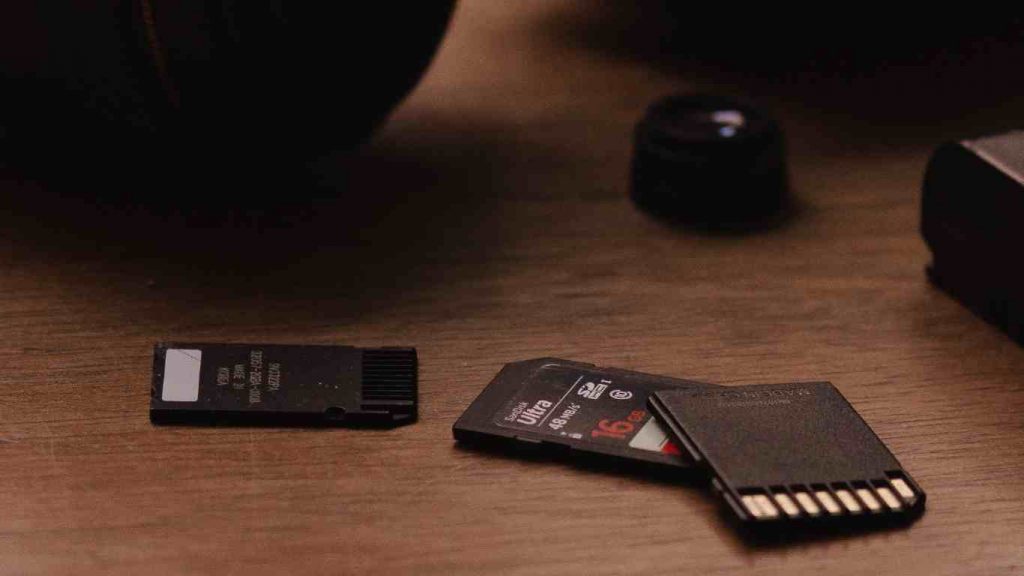 Caméra micro espion et vidéo floue le rôle de la connexion et du stockage